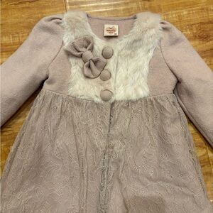 Elegant Beige Kids Coat with Lace and Faux Fur size 110 almost never worn
